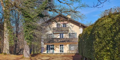 For many generations: historic country estate on 54,264 m² of land, with meadows, pond, and alpine views