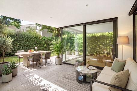 A Garden Idyll in a Prime Location in Herzogpark: Exclusive 3.5-room apartment in a modern designer villa