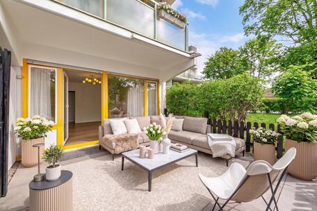 Garden Vibes and a Pool: Modern, Bright 2.5-Room Apartment with a South-Facing Terrace and Balcony