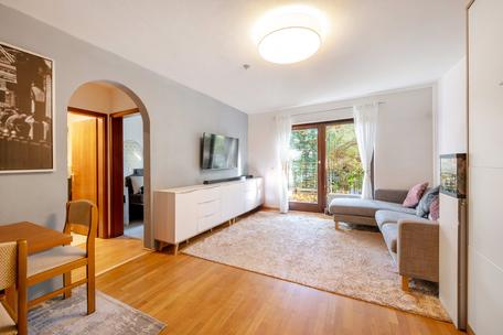 Well-kept 2-room apartment with terrace in a prime location in Gern