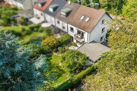 Gepflegtes Reiheneckhaus in idyllischer, ruhiger Parklage zur Neugestaltung