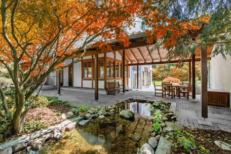 Spacious family home with granny apartment near the biotech campus and Haderner Forst forest