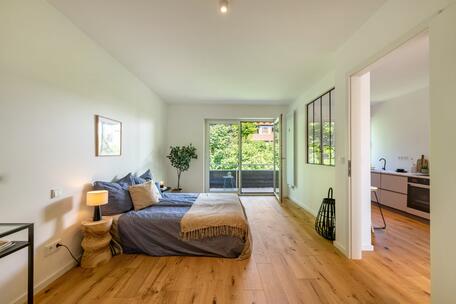 Tastefully renovated 2-bedroom apartment with a panoramic view