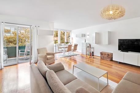 Tasteful terrace/garden apartment with 4 rooms and loggia in a prime green location