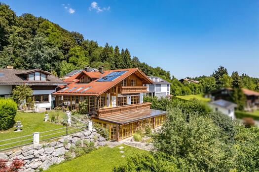 Landhaus mit Alpenblick