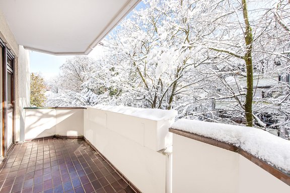 Überdachter Süd-Balkon