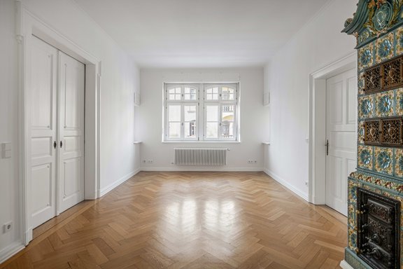 Großzügige 4,5-Zimmer-Altbauwohnung Mit Balkon Und Historischen Details