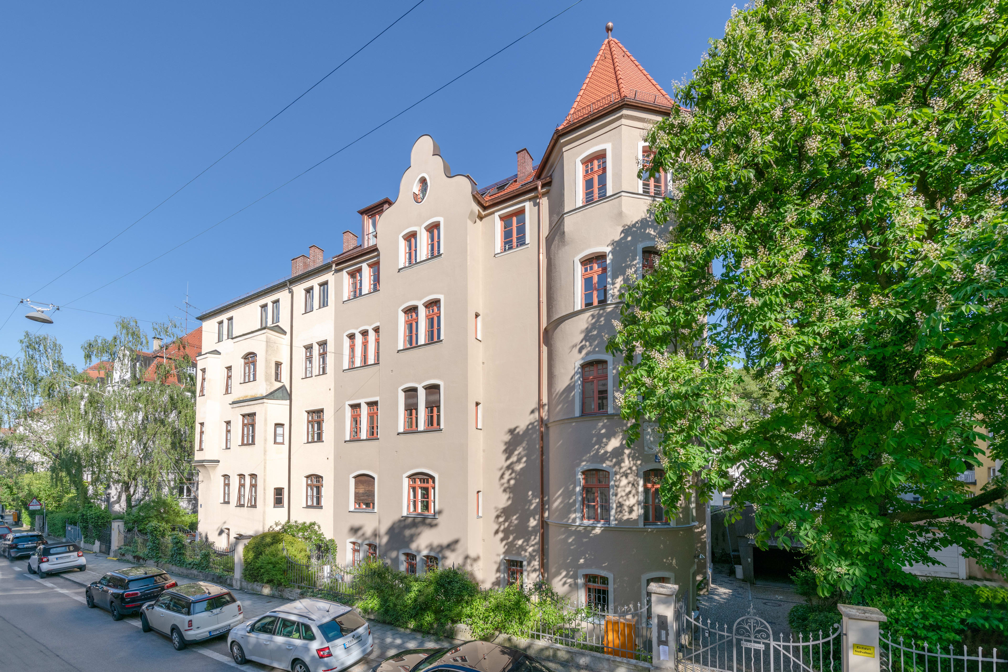 Repräsentative 4,5-Zimmer-Altbauwohnung Mit Balkon Und Historischen Details