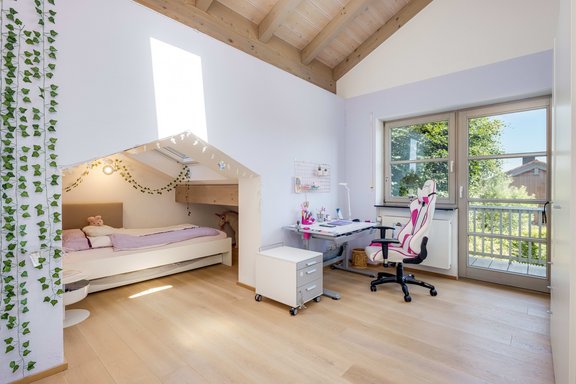 Children's room with sleeping alcove