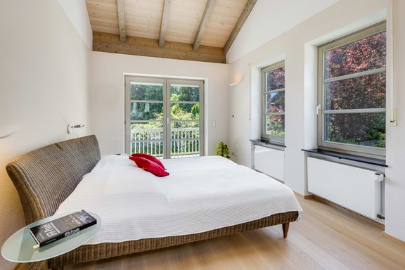 Quiet master bedroom