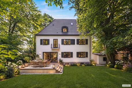 Historic villa with commercial space on a park-like lot
