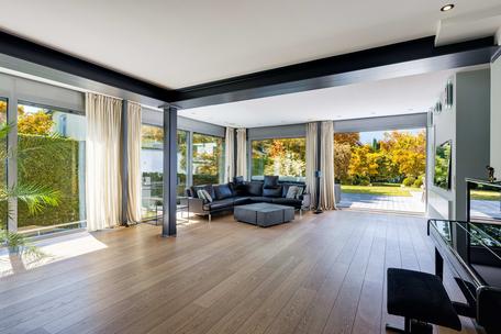 Spacious family home with spa area, dream garden and pool in villa location