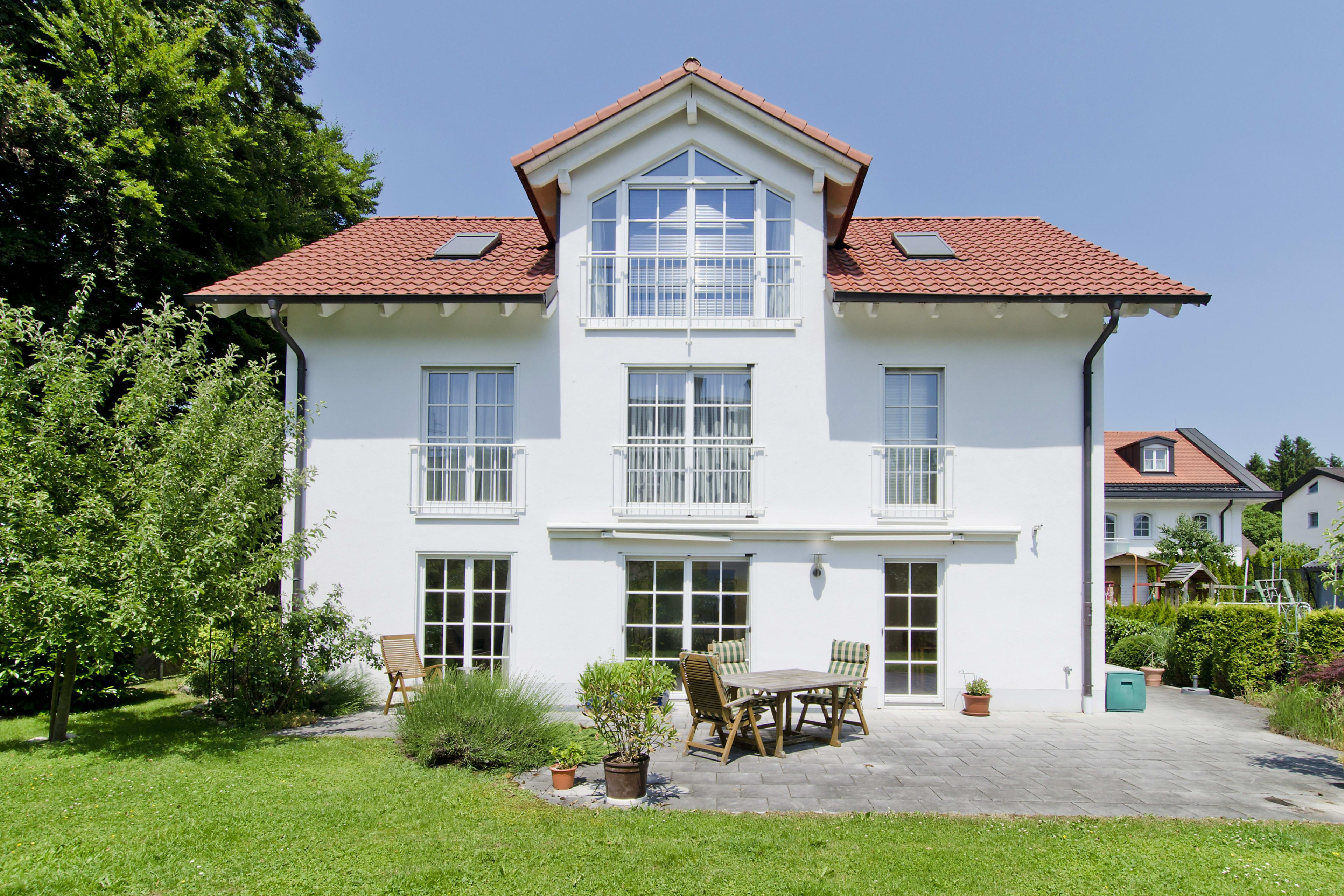 Großzügiges Freistehendes Einfamilienhaus Mit Sonnigem Südgarten 8184