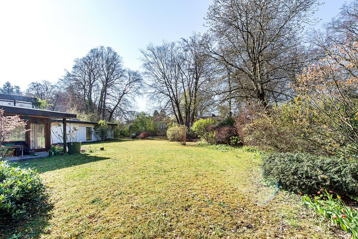 Spacious building plot