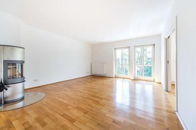 Well cut 4-room apartment with fireplace and two balconies in green city location