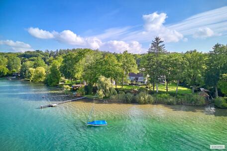 Lakefront Home: High-end architect-designed villa built in 2014 with a stunning view, lake access, and a boathouse