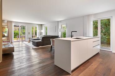 House-within-a-house with private garden: Exclusive 5-room duplex in a prime, green location