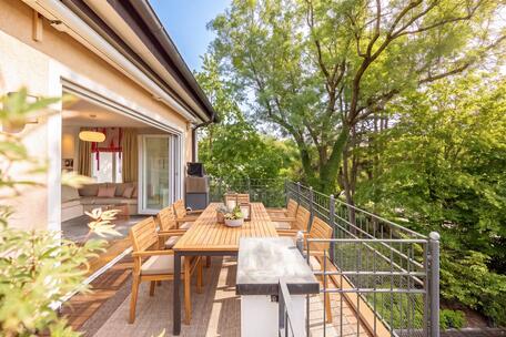 A Home Within a Home: A 222 m² duplex apartment with three terraces in a prime, green location