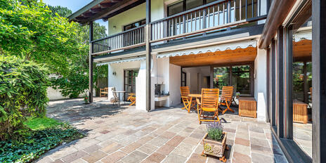 Bright architect-designed home with a south-facing garden in a quiet location