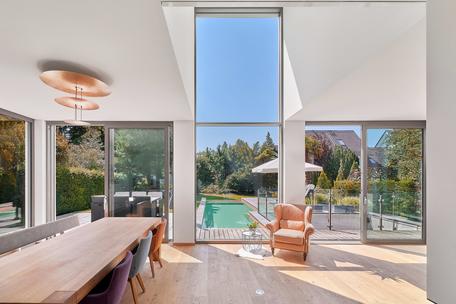 Outstanding design in Bauhaus style: Exclusive family villa from 2017 with pool, heat pump and PV