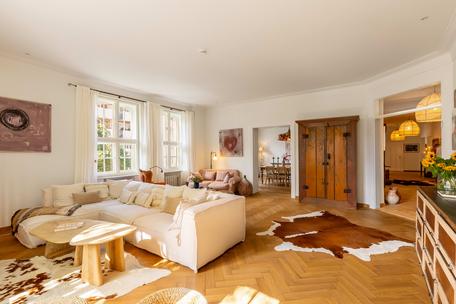 Stately 6-room apartment in Art Nouveau palace from 1912