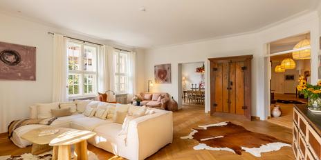 Stately 6-room apartment in Art Nouveau palace from 1912