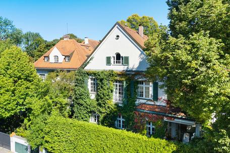Stately Emanuel von Seidl villa in top location in Bogenhausen