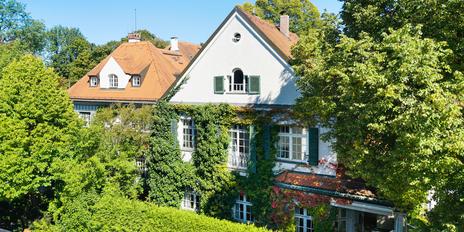 Stately Emanuel von Seidl villa in top location in Bogenhausen