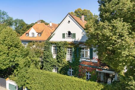 Stately Emanuel von Seidl Villa in a prime location in Bogenhausen