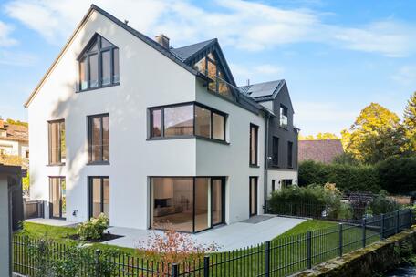 High-end architect-designed villa facing southwest in a prime location in Starnberg (brand-new)
