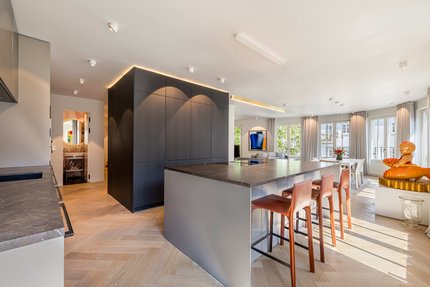 Extensive spatial structure