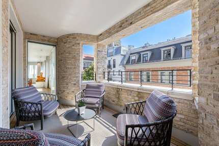 Box seat with a view