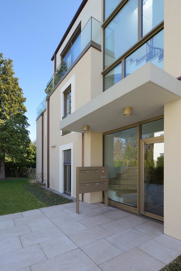 Representative house entrance