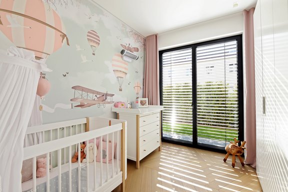 Delightful children's room with ideal west orientation
