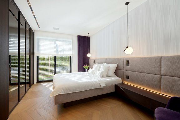 The air-conditioned master bedroom presents itself with refined fixtures
