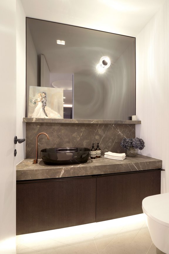 Elegantly designed guest WC