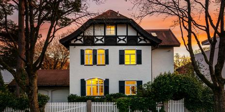 Jewel of a villa from 1898 with a family-friendly layout and captivating charm