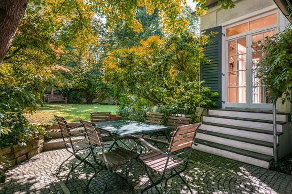Breakfast area with east view
