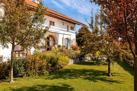 Gorgeous country house villa from 2014 with a stylish twist, state-of-the-art technology and Zugspitze panorama