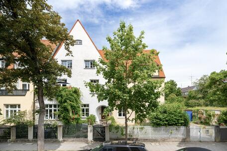 Historic city villa built in 1902, offering plenty of space, lots of charm, and an idyllic garden