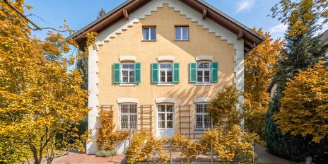 Historic villa with charming character and plenty of space in a quiet location