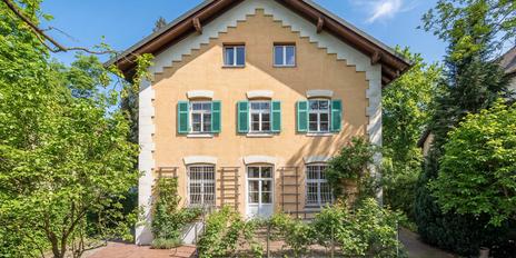 Historic villa with charming flair and ample space in a quiet location