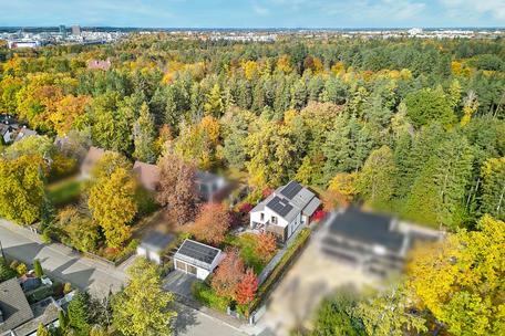 High-class architect's house with fantastic garden and heat pump in prime location