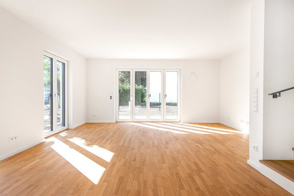 Wohnbereich mit Zugang zur Terrasse