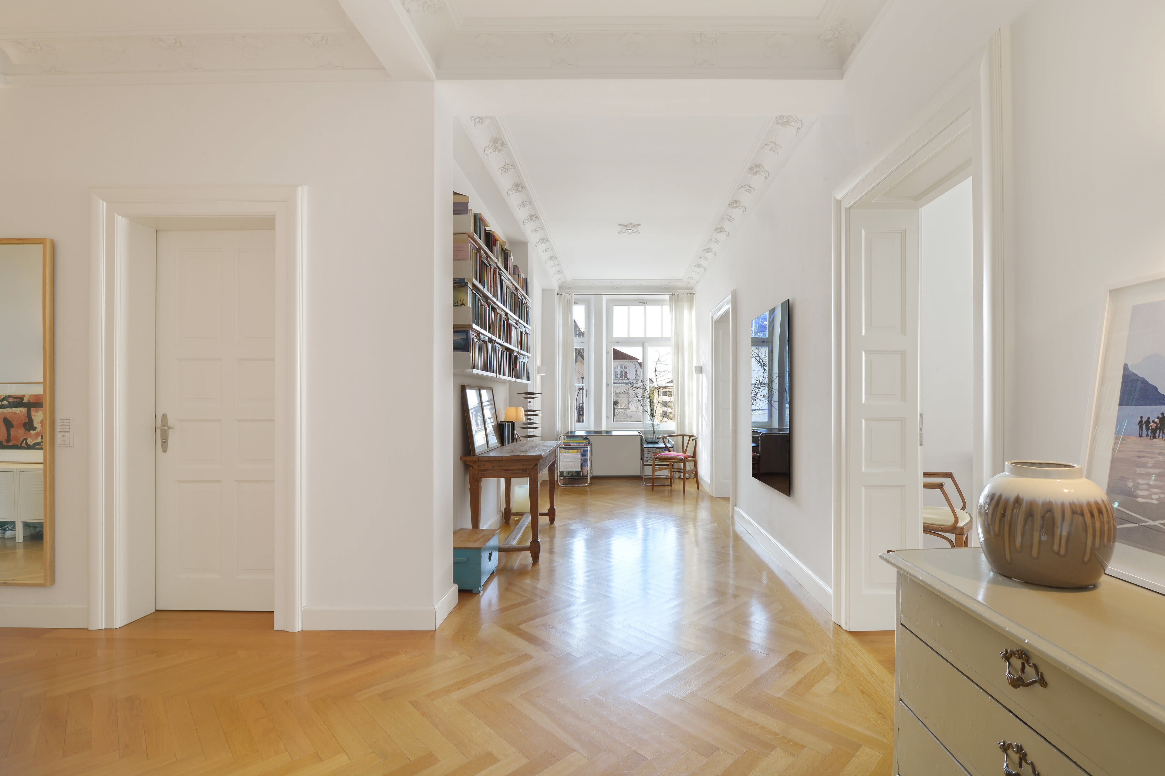 Hochwertig Sanierte 3-Zimmer-Altbau-Wohnung In Baudenkmal Von 1900