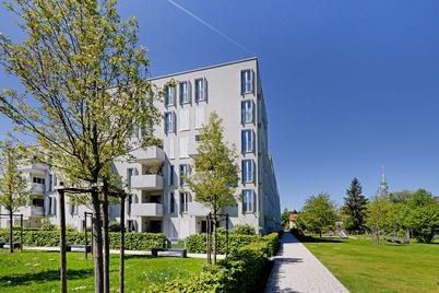 High-quality and modern equipped 4-room apartment with two balconies at Luitpoldpark