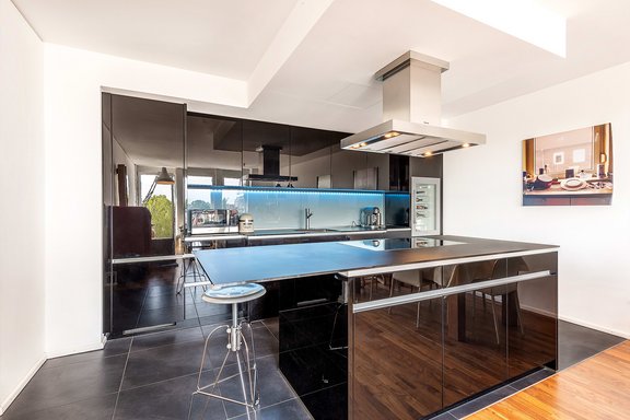 Offene Küche mit Kochinsel