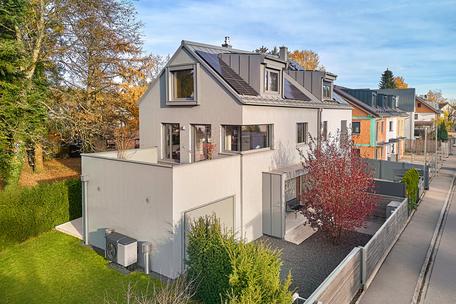 High-quality designer home with luxurious furnishings, heat pump and PV from 2021