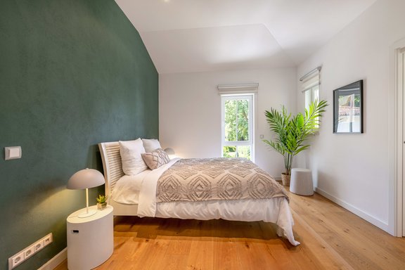 Quiet master bedroom