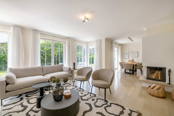Beautiful living/dining area